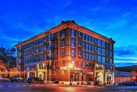 hilton hotel palestine tx.